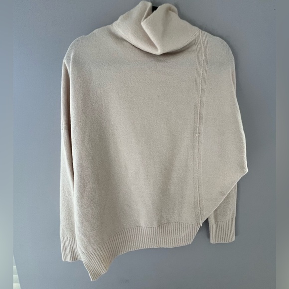 Asymmetrical Sweater - Picture 2 of 10